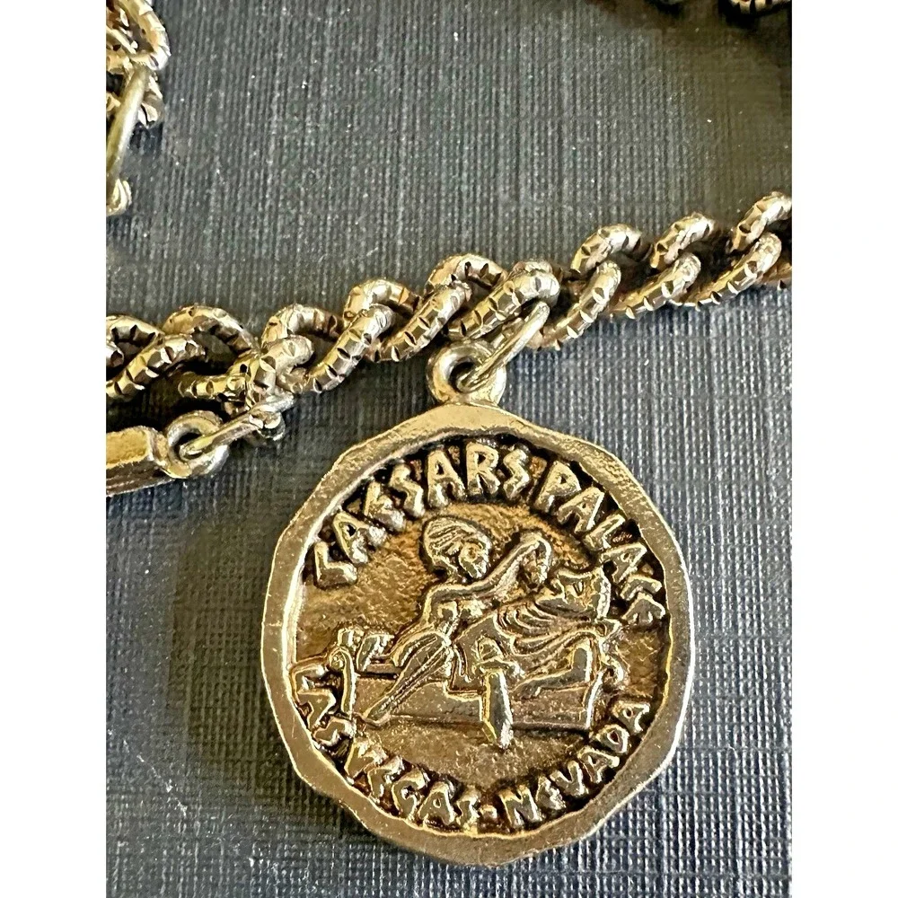 Vintage Las Vegas Casino Hotel Charm Bracelet with 10 Charms ~ Gold Color ~ 7 in